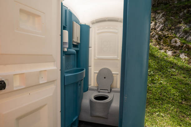 Best Porta potty rental near me  in Perry, KS